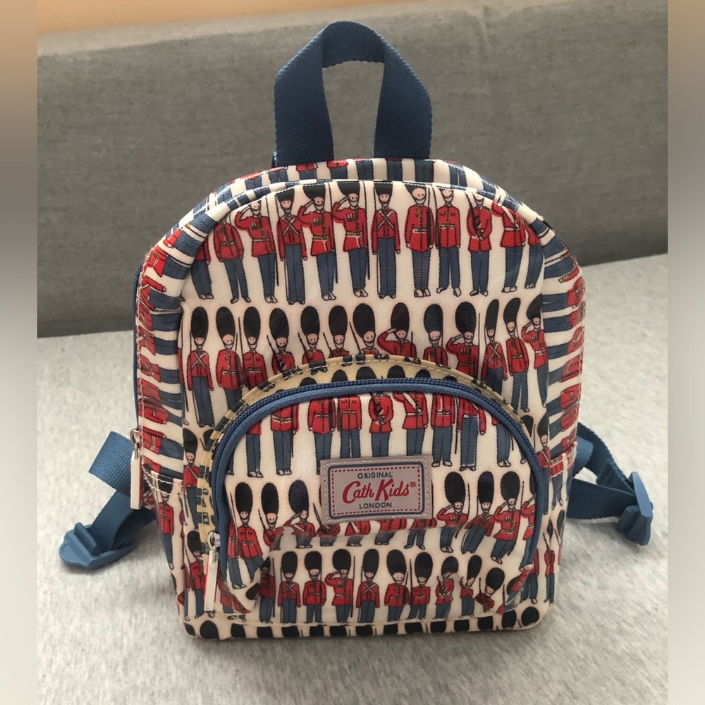 Cath Kids London Queen’s Guard Backpack British Royal Guard Kids Bag - Picture 2 of 13